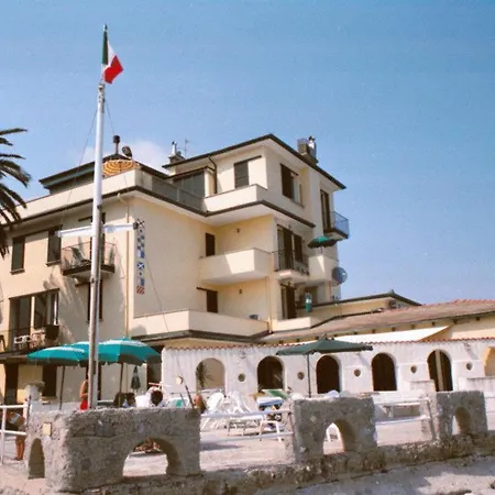 Miky Αλμπένγκα