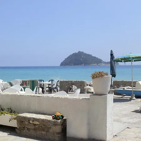 Ξενοδοχείο με διαμερίσματα Miky Αλμπένγκα