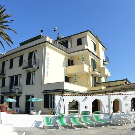 Miky Ξενοδοχείο με διαμερίσματα 3*