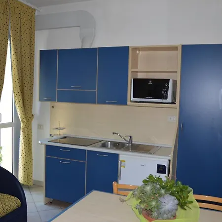 Ξενοδοχείο με διαμερίσματα Miky Αλμπένγκα