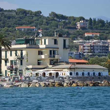 Miky Ξενοδοχείο με διαμερίσματα Αλμπένγκα