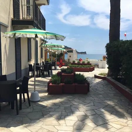 Miky Ξενοδοχείο με διαμερίσματα Αλμπένγκα