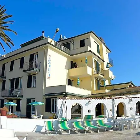 Apartahotel Miky 4*